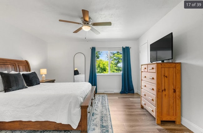 Building Photo - 6604 S Dahlia Cir