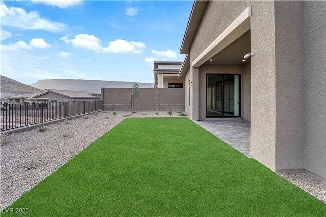 Building Photo - 11079 Rolling Vista Dr