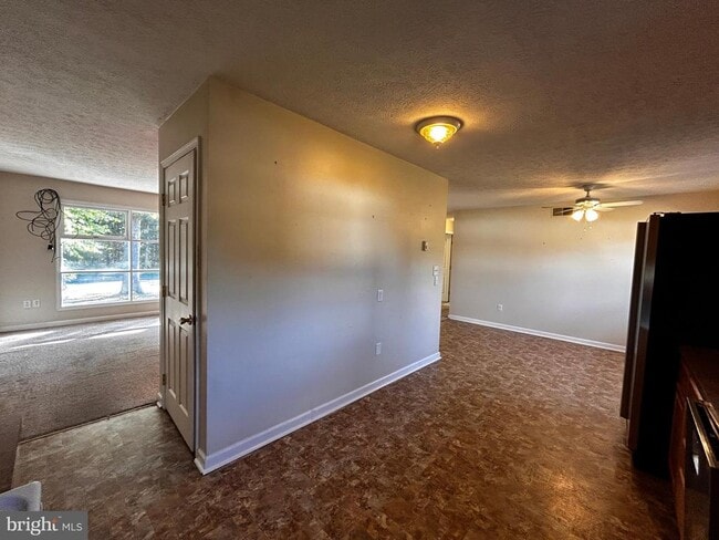 Building Photo - 985 Tasker Rd