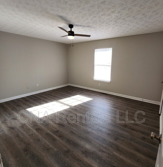 Building Photo - 215 Green Acre Ln