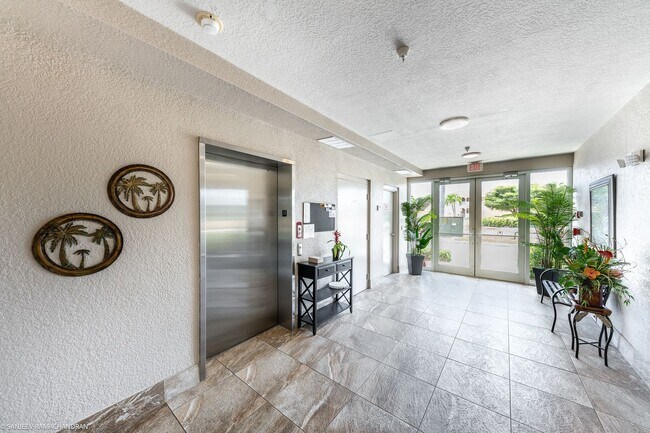 Building Photo - FURNISHED WATERFRONT CONDO IN PUNTA GORDA ISLES