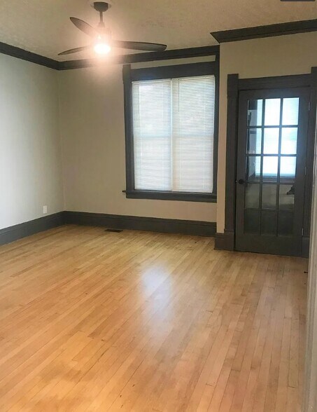 Building Photo - 3163 S Clement Ave