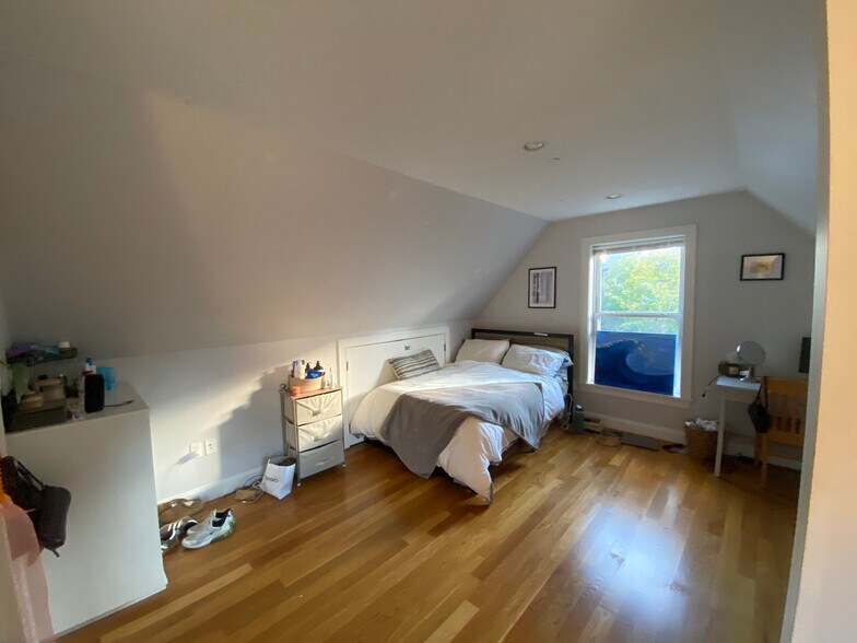 Building Photo - 719 Parker St