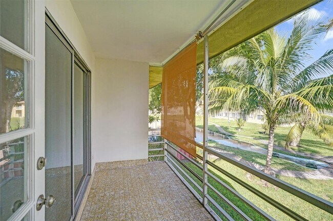 Building Photo - 5140 SW 40th Ave