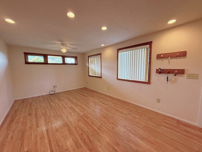 Building Photo - Charming Roosevelt Neighborhood House! - 2...
