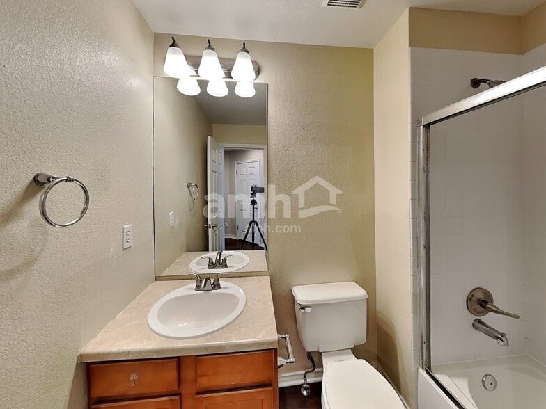 Building Photo - 1622 S Pagosa Ct