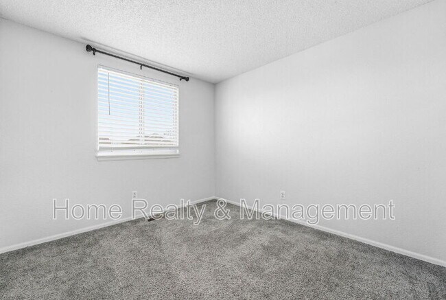 Building Photo - 13223 Quivas St