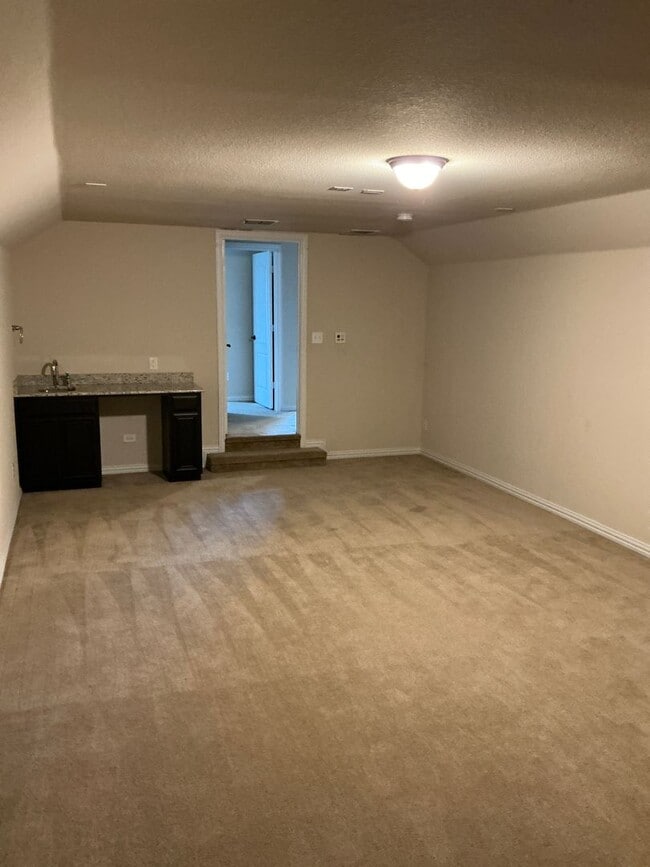 Building Photo - 5/4/3  Home with Game room in WALKING DISTANCE TO THE MARINA