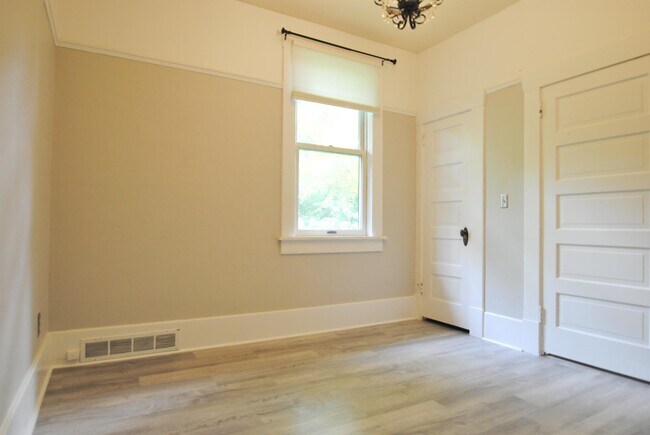 Building Photo - 271 Preston Ave