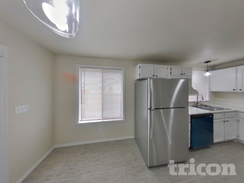 Building Photo - 1504 8th Ave Ct SE