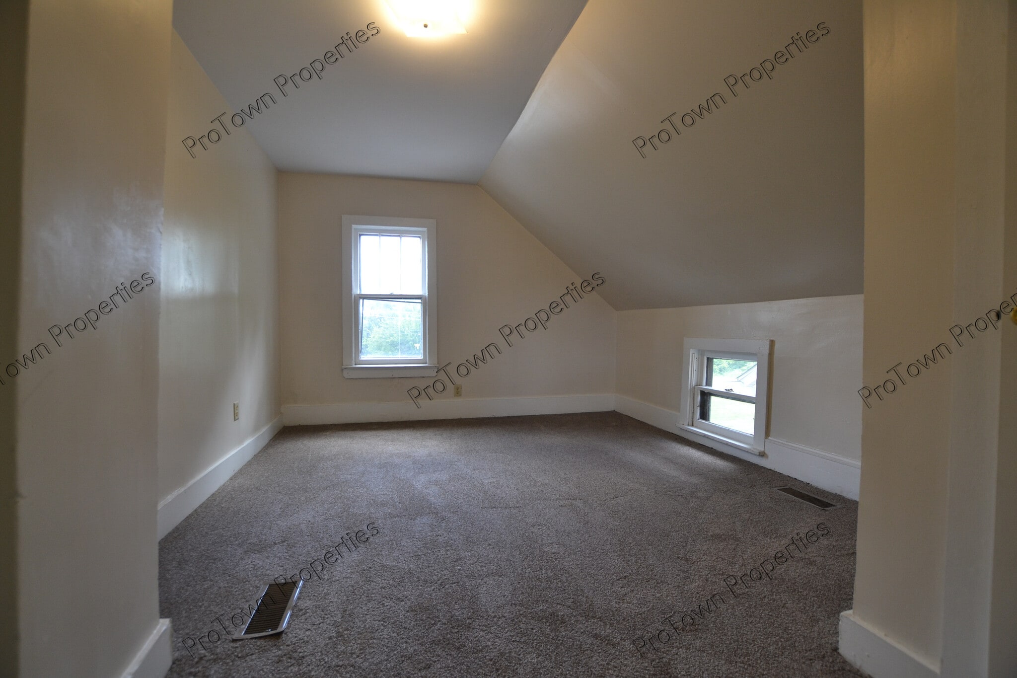 Building Photo - 651 N Bluff St