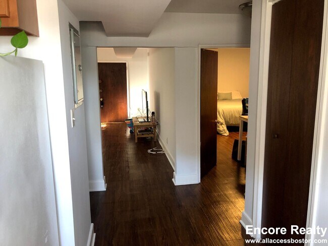 Building Photo - 61 Selkirk Rd