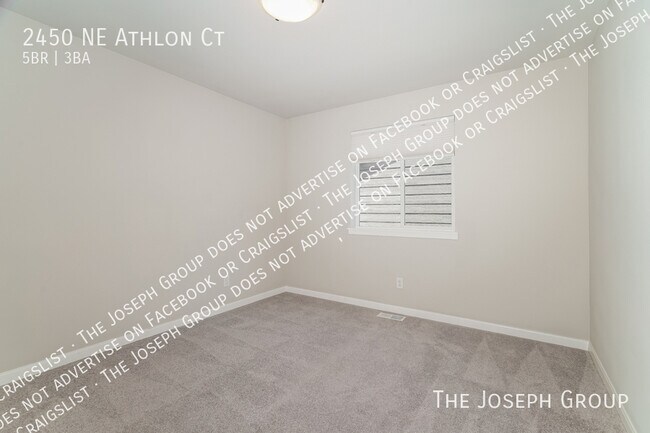 Building Photo - 2450 NE Athlon Ct