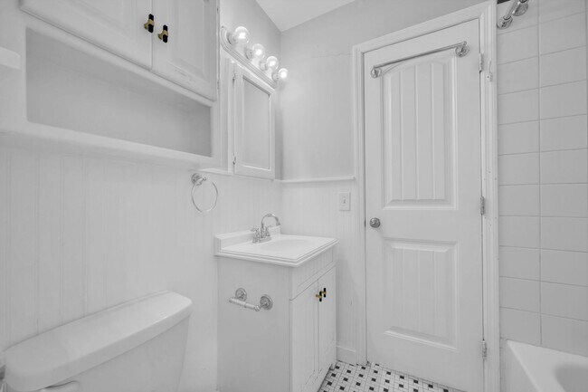 Building Photo - 127 37th Ave N