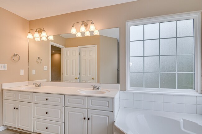 Building Photo - 4111 Eagle Nest Dr