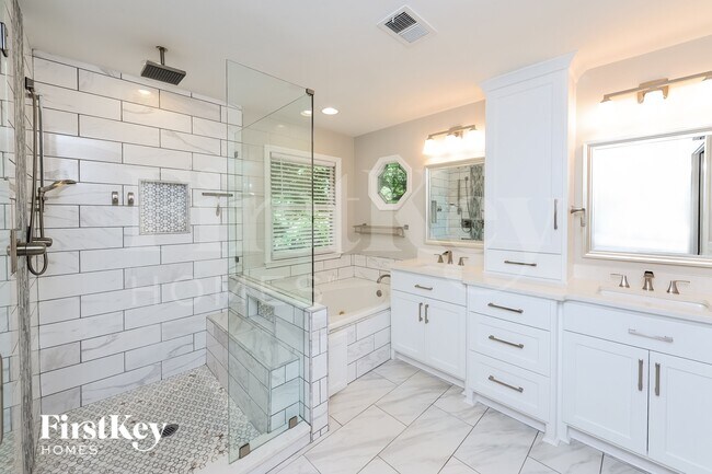 Building Photo - 6713 Thornwood Ct