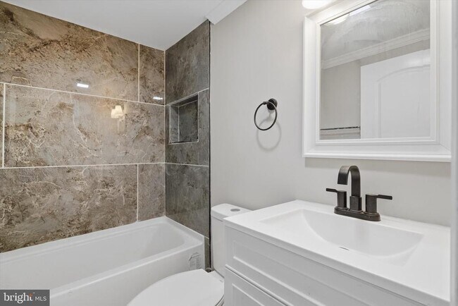 Building Photo - 906 Washington Ave