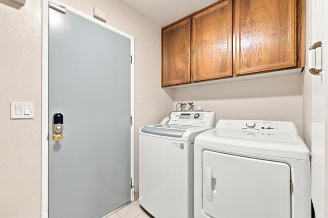 Building Photo - 33588 Bardolph Cir