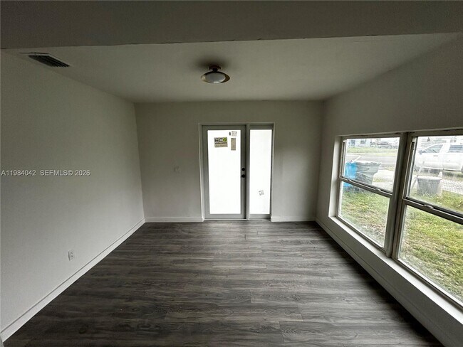 Building Photo - 4429 SW 21st St