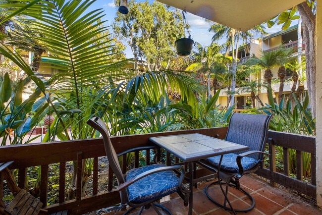 Building Photo - 6333 La Jolla Blvd