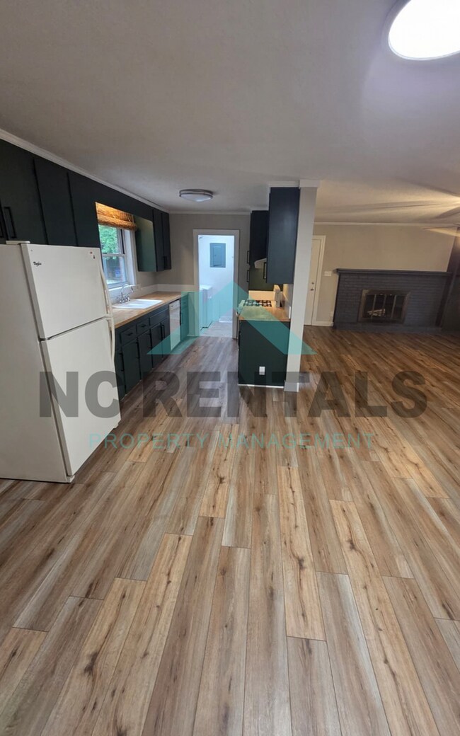 Building Photo - 706 Hedrick Dr