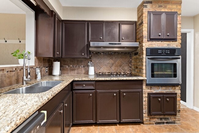 Building Photo - 340 Maxwell Dr