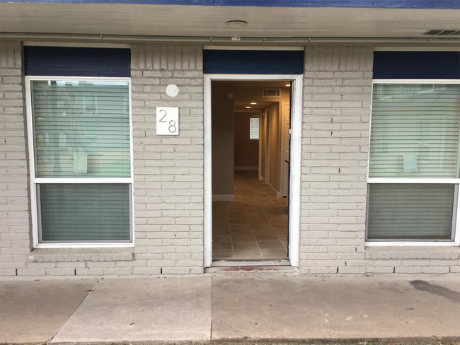 Primary Photo - 9406 Redford Ave