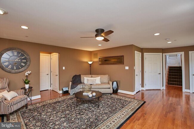Building Photo - 7023 Little Leaf Linden Ln