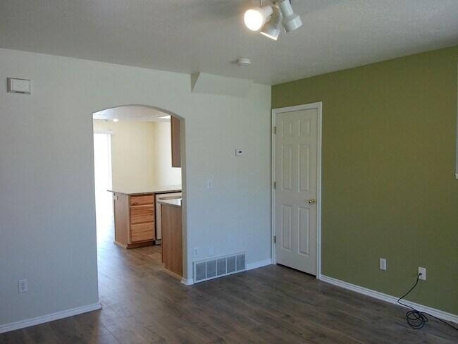 Building Photo - 29 Somerset Pl