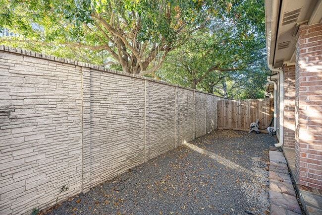 Building Photo - 4757 W Alabama St