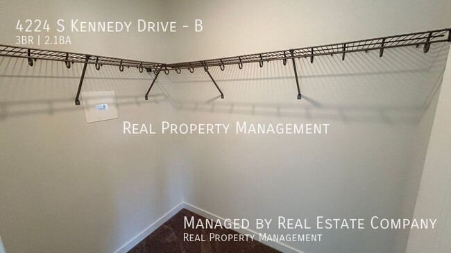 Building Photo - 4224 S Kennedy Dr