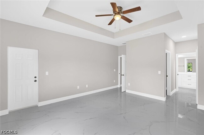 Building Photo - 752 Breamer Ave S