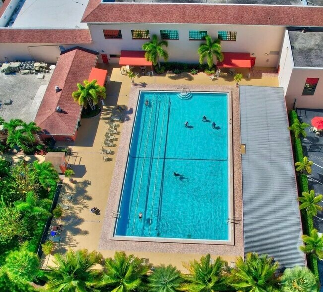 Open pool Club - 3004 Cornwall a