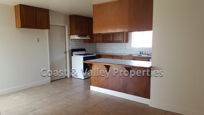 Building Photo - Spacious North Salinas Home