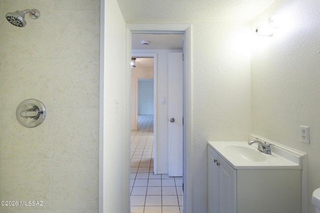 Building Photo - 1714 W Meadow Hills Dr