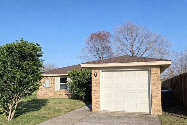 Building Photo - 214 S Texas St