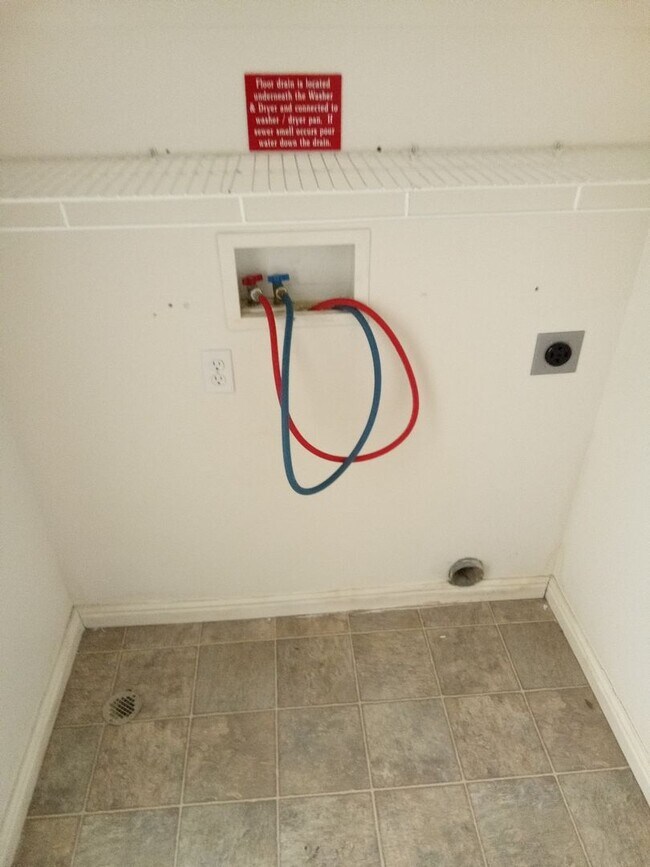 Building Photo - Willow Springs Condo
