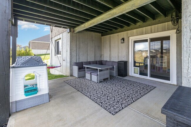 Building Photo - 1890 Williams Rd