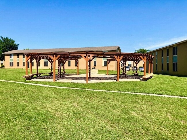 Building Photo - 1212 Glen Garden Dr