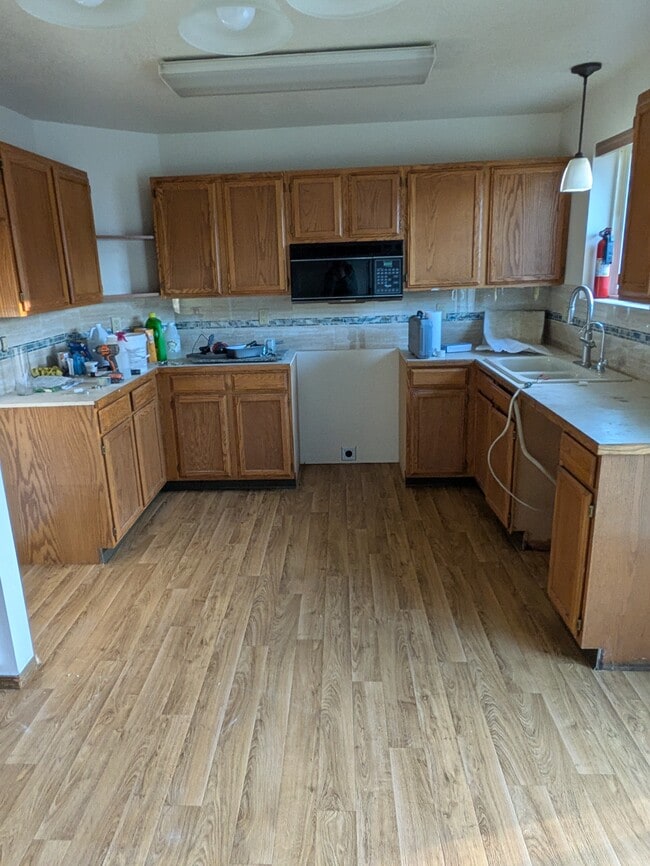 Building Photo - 352 Ponderosa St