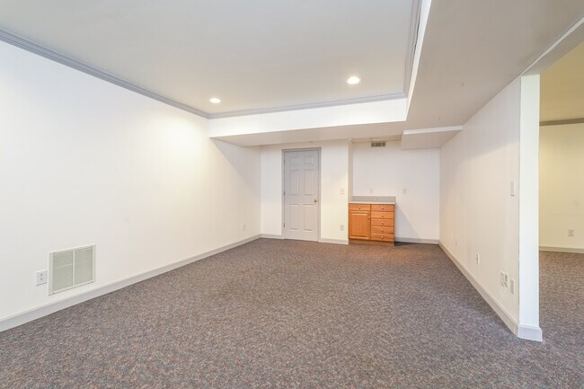 Building Photo - 213 Worthland Ct