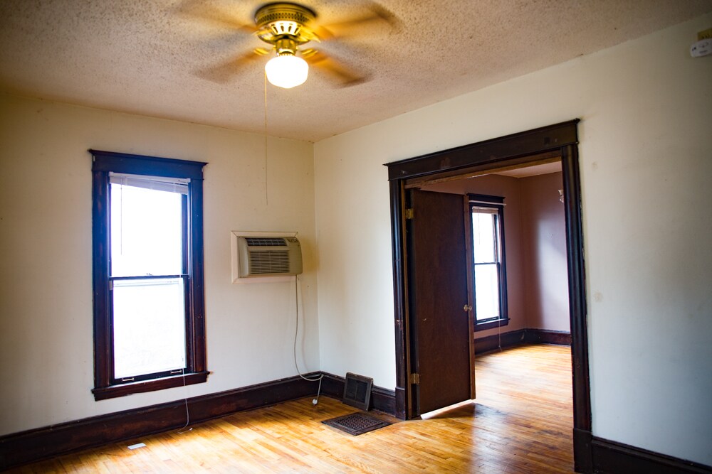 Building Photo - 1305 E Hennepin Ave