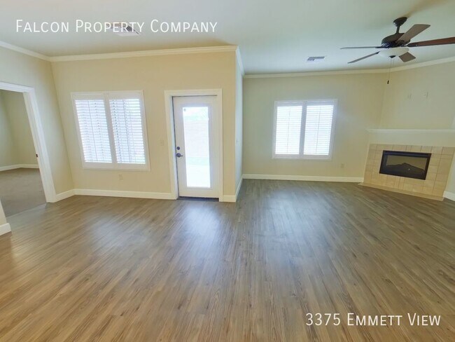 Building Photo - Fabulous Townhome in Stetson Hills! - Leas...