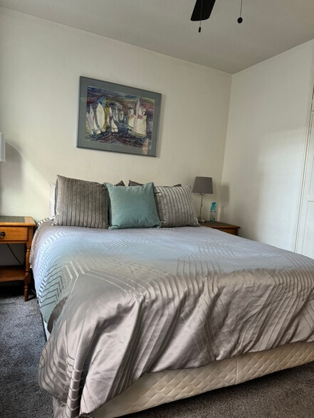 Building Photo - 2105 Huntington Ln