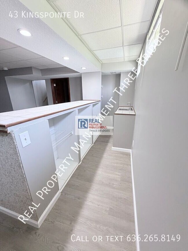 Building Photo - 43 Kingspointe Dr