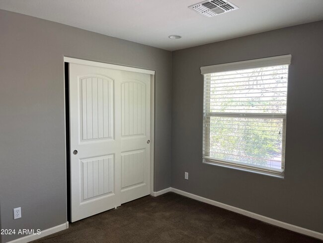 Building Photo - 1360 S Ponderosa Dr