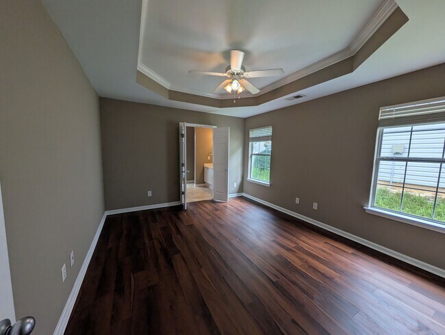 Building Photo - 3BR/2BA Garden Home with Fenced Yard, Great Master Suite