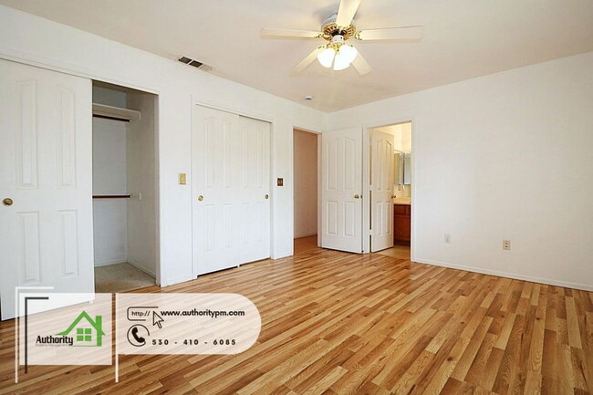 Building Photo - 2875 Tropicana Ct