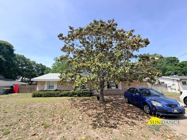 Building Photo - Spacious 4BR Home in Fort Walton Beach with Solar Panels!
