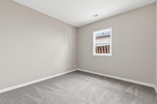 Building Photo - 1654 E Bradbury Ave